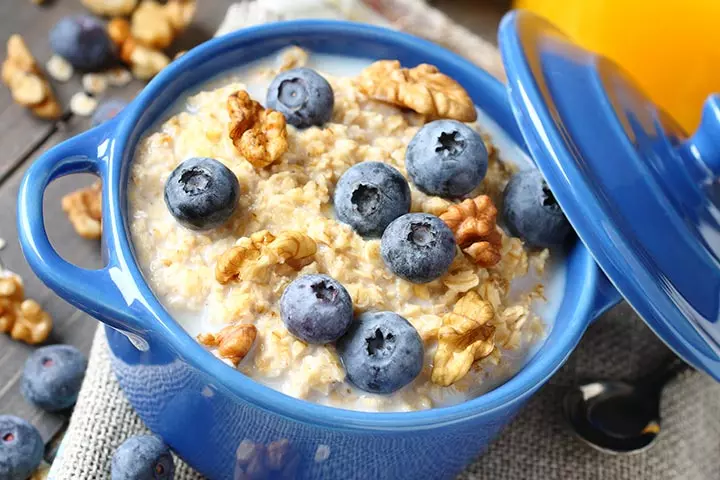 Blueberry puree oatmeal mix for babies