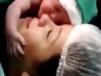 Emotional Video Showing A Baby Who Refuses To Leave The Mother-1