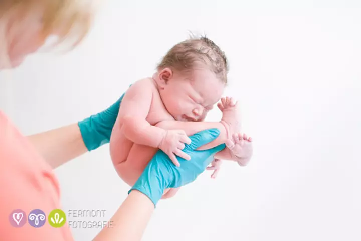 This is how a baby fits in mothers womb4