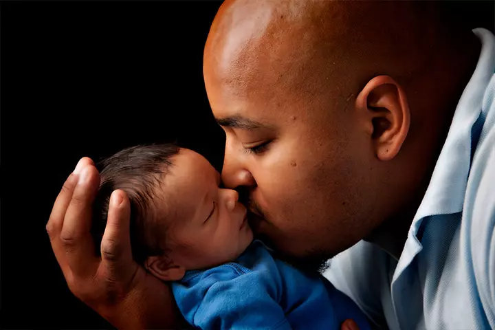 This Is What Happens When A Dad Cuddles With His Baby2