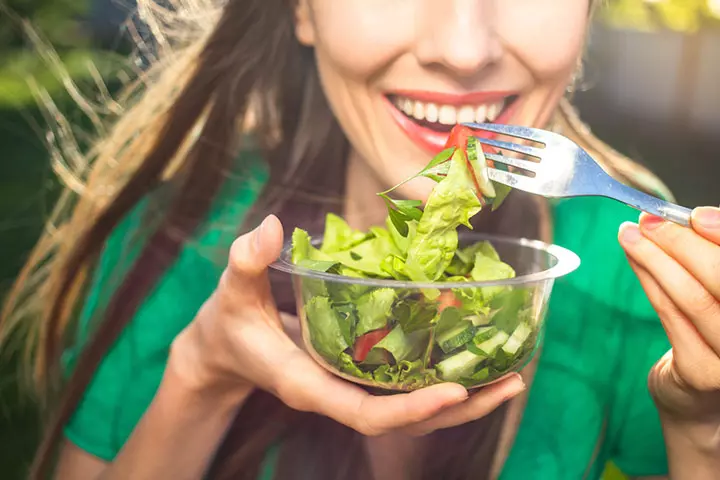 Eat the right foods for female fertility