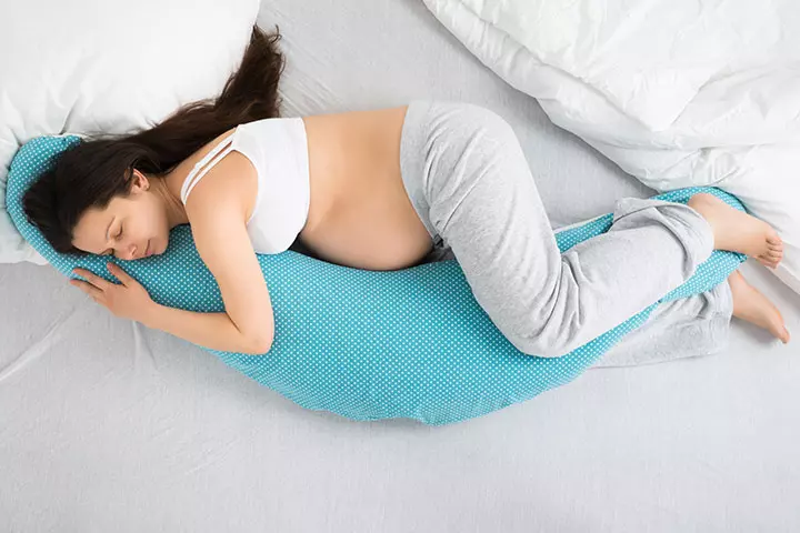 A New Addition To The Bedroom – A Pregnancy Pillow
