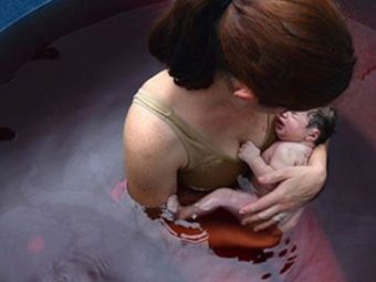 Photos: Mom Pulls Out Baby At Amazing Home Water Birth