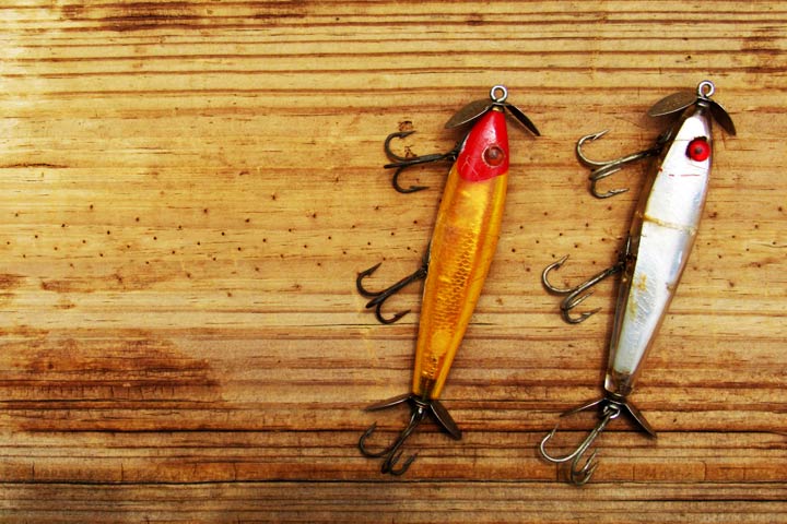 Engraved fishing lures as birthday gifts for dad