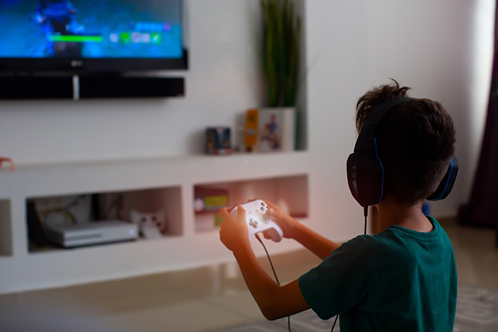 Indulging In TV And Video Games Make Kids Obese