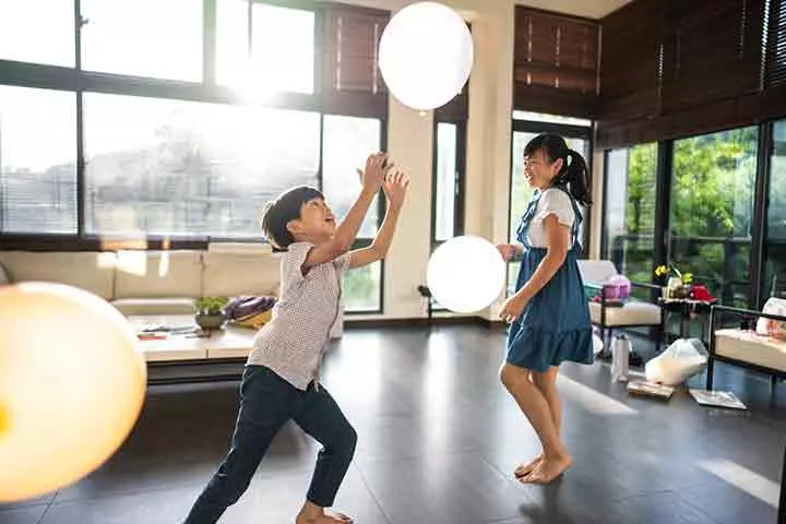 Balloon-Volleyball