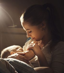 What Is a Dream Feeding A Baby And How To Do It Carefully?