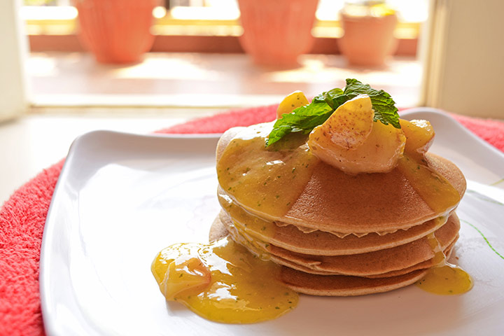 Eggless mini mango pancakes