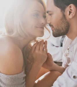 How To Be Romantic With Your Husband: 29 Tips To Raise The Quotient