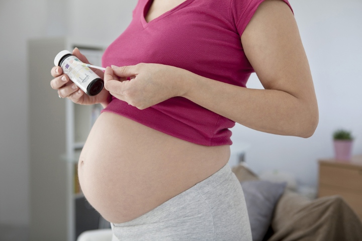 Urine color changes during pregnancy