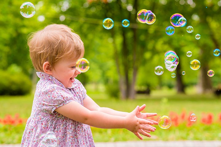 Bubble smash as first birthday party games ideas