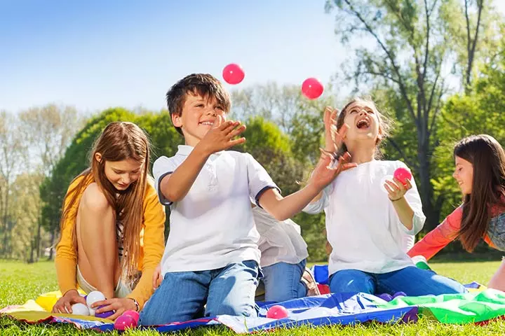 Juggling fun ball game for kids