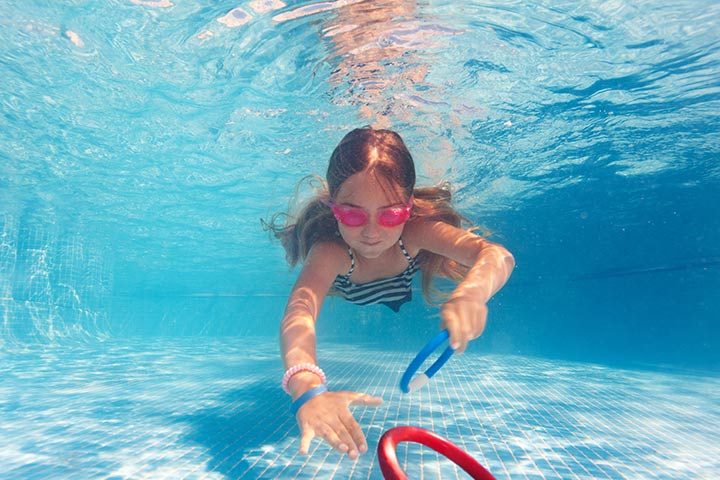 Treasure hunt swimming games for kids