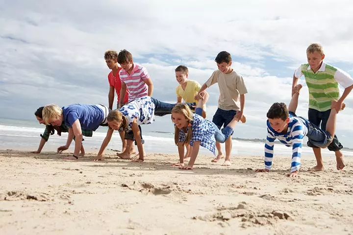 Wheelbarrow race picnic games for kids