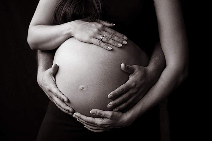 Black and white maternity photoshoot idea