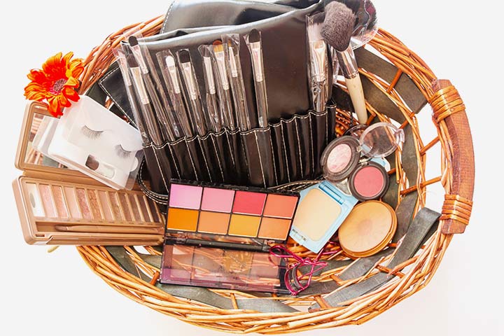Cosmetics gift basket