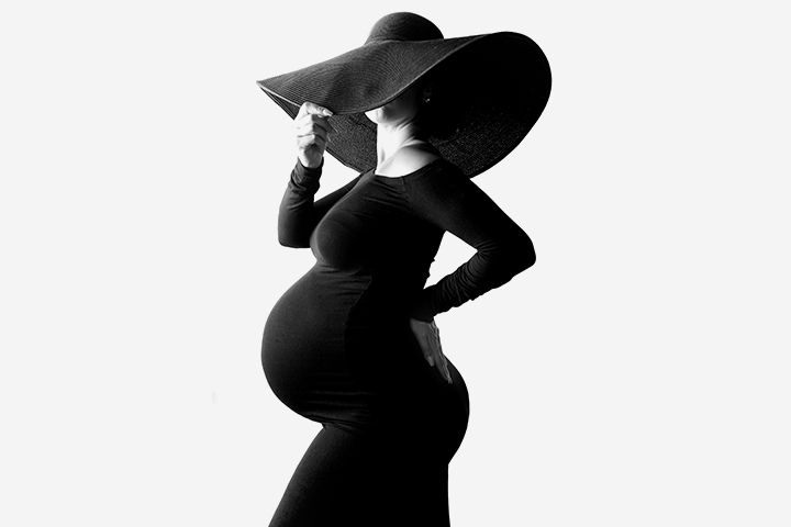 Costume-character maternity photoshoot idea