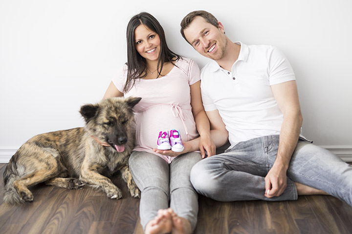 Maternity photoshoot idea with a pet