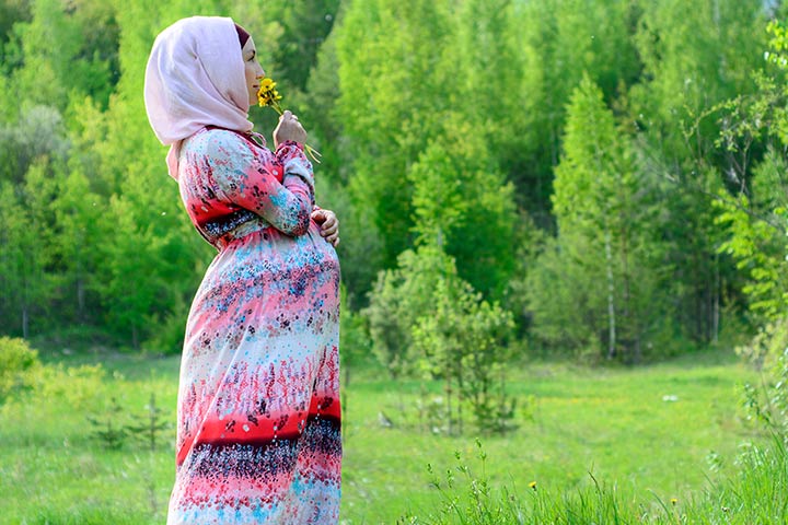 Mommy in a traditional outfit maternity photoshoot idea