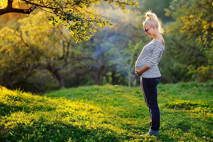 Nature-inspired maternity photoshoot idea