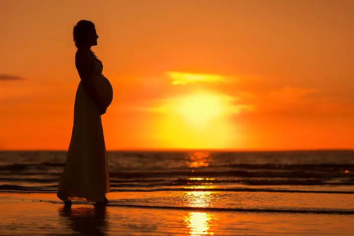 Sunrise and sunset maternity photoshoot idea