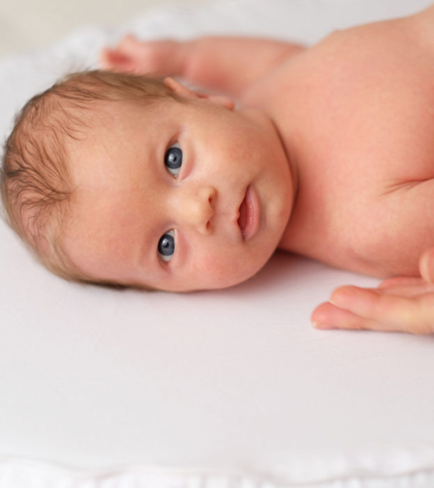 नवजात शिशु (0-1 महीना) की गतिविधियां, विकास और देखभाल | Navjat Shishu Ka Vikas