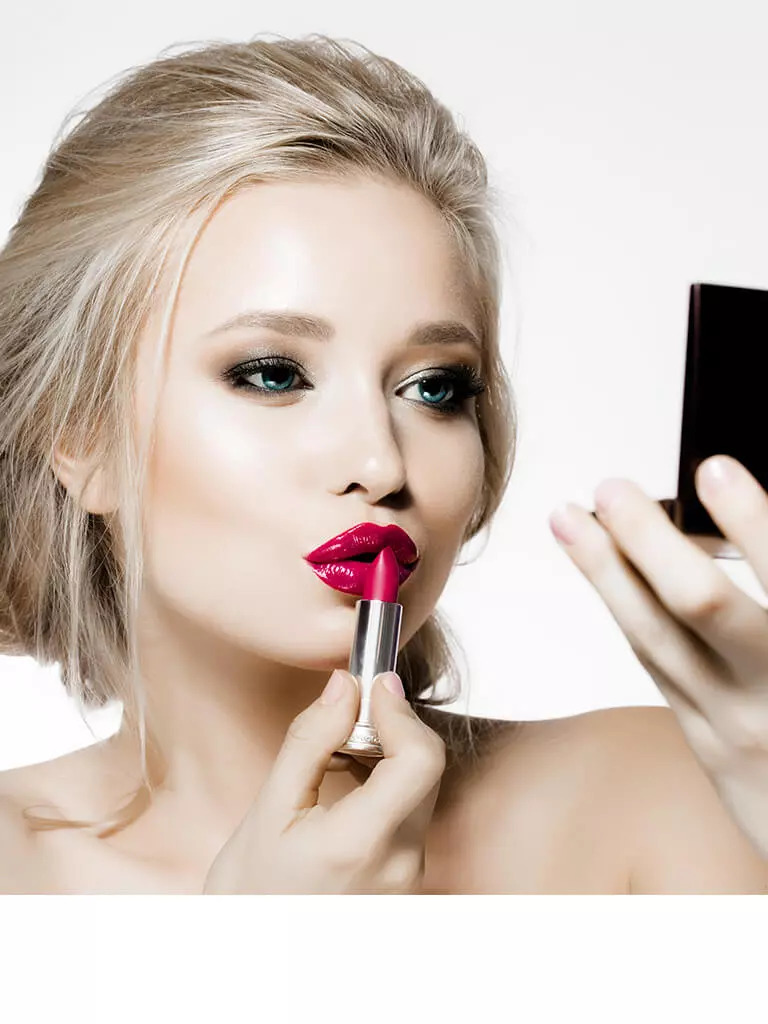 13 Best Lipsticks For Girls To Be In The Spotlight