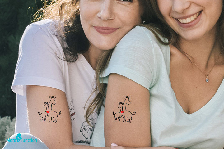 Baby & mother giraffe hearts, mother-daughter tattoo ideas
