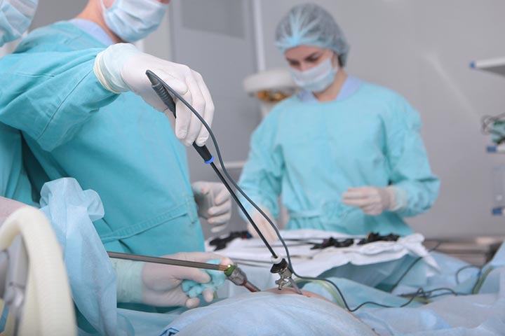 Laparoscopic surgery may help treat a hernia in postpartum women
