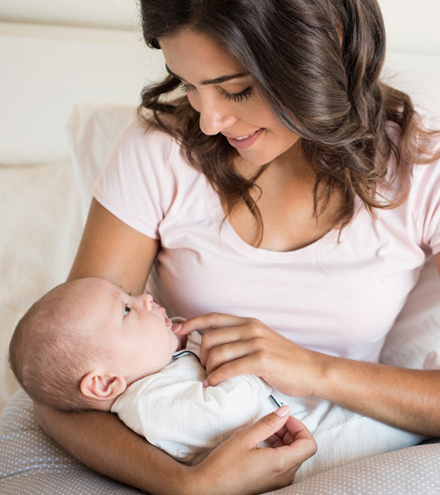 बच्चे को स्तनपान कराने के तरीके | Baby Ko Stanpan Karane Ke Tarike Aur Tips