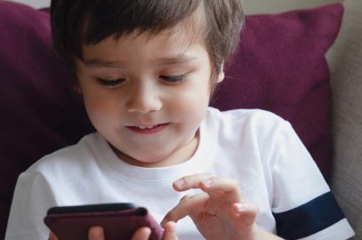 मोबाइल का बच्चों पर प्रभाव | Bacho Ko Mobile Se Nuksan