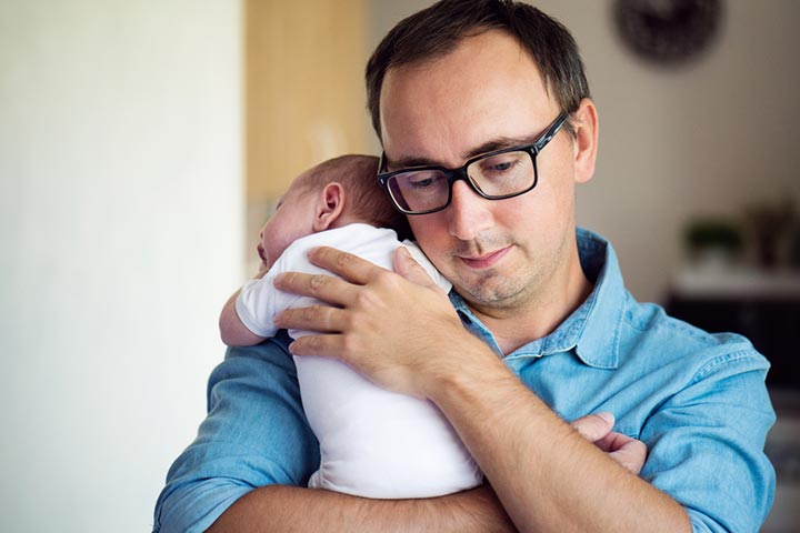 The habit of sleeping in the arms causes babies to resist sleeping alone.