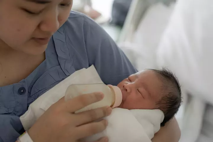 Hospital Shames Mom For Feeding Formula