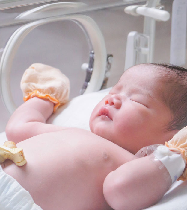 प्रीमैच्योर बेबी (समय पूर्व जन्मे बच्चे) की देखभाल व विकास | Premature Baby Ki Care Kaise Kare
