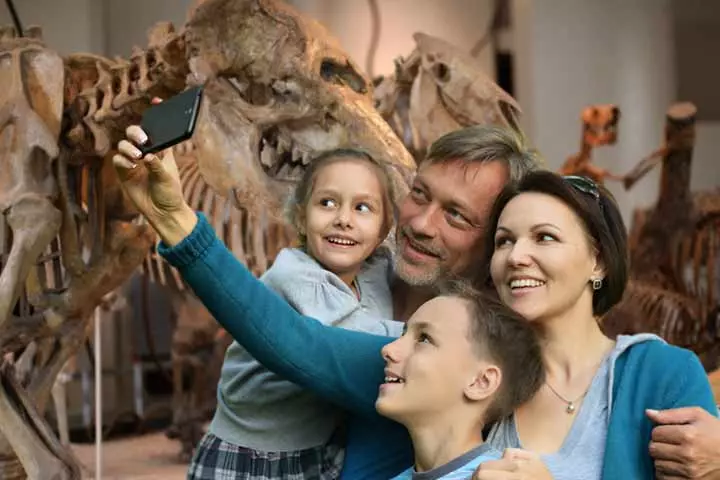 Theater or museum family photo idea