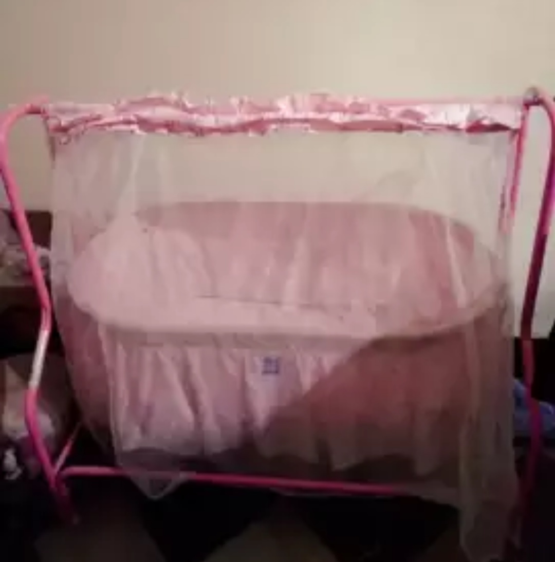 mee mee cradle with mosquito net