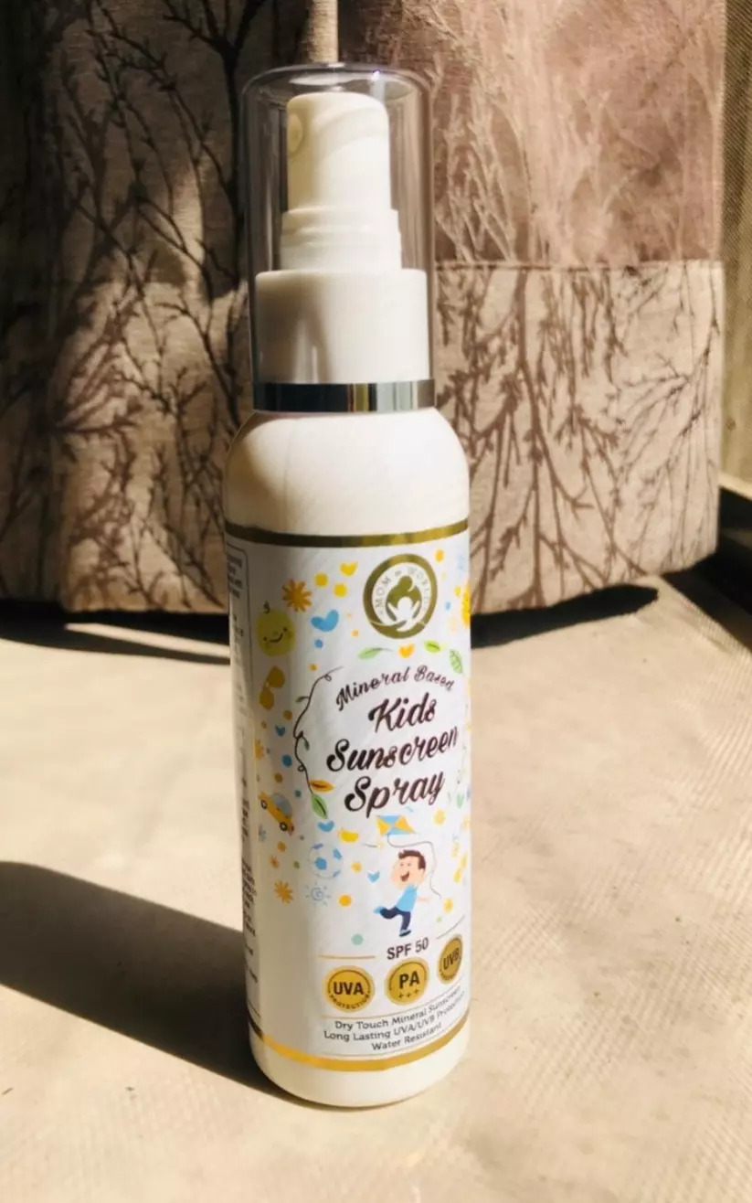 moms co mineral based sunscreen