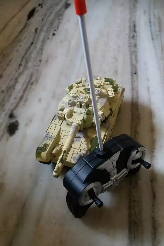 Zest 4 Toyz Remote Control Army Battle Tank With Light & Sound Reviews