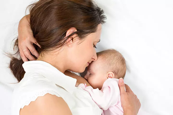 Is It Okay To Breastfeed Your Baby While Lying Down?