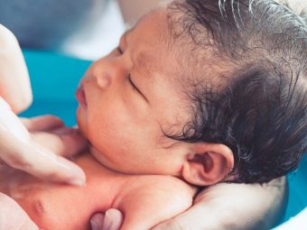 नवजात शिशु को कैसे नहलाएं?  | New Born Baby Ko Kaise Nahlaye