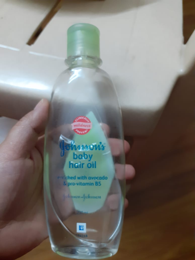 Johnson S Baby Hair Oil Reviews Benefits Ingredients How To Use Side Effects