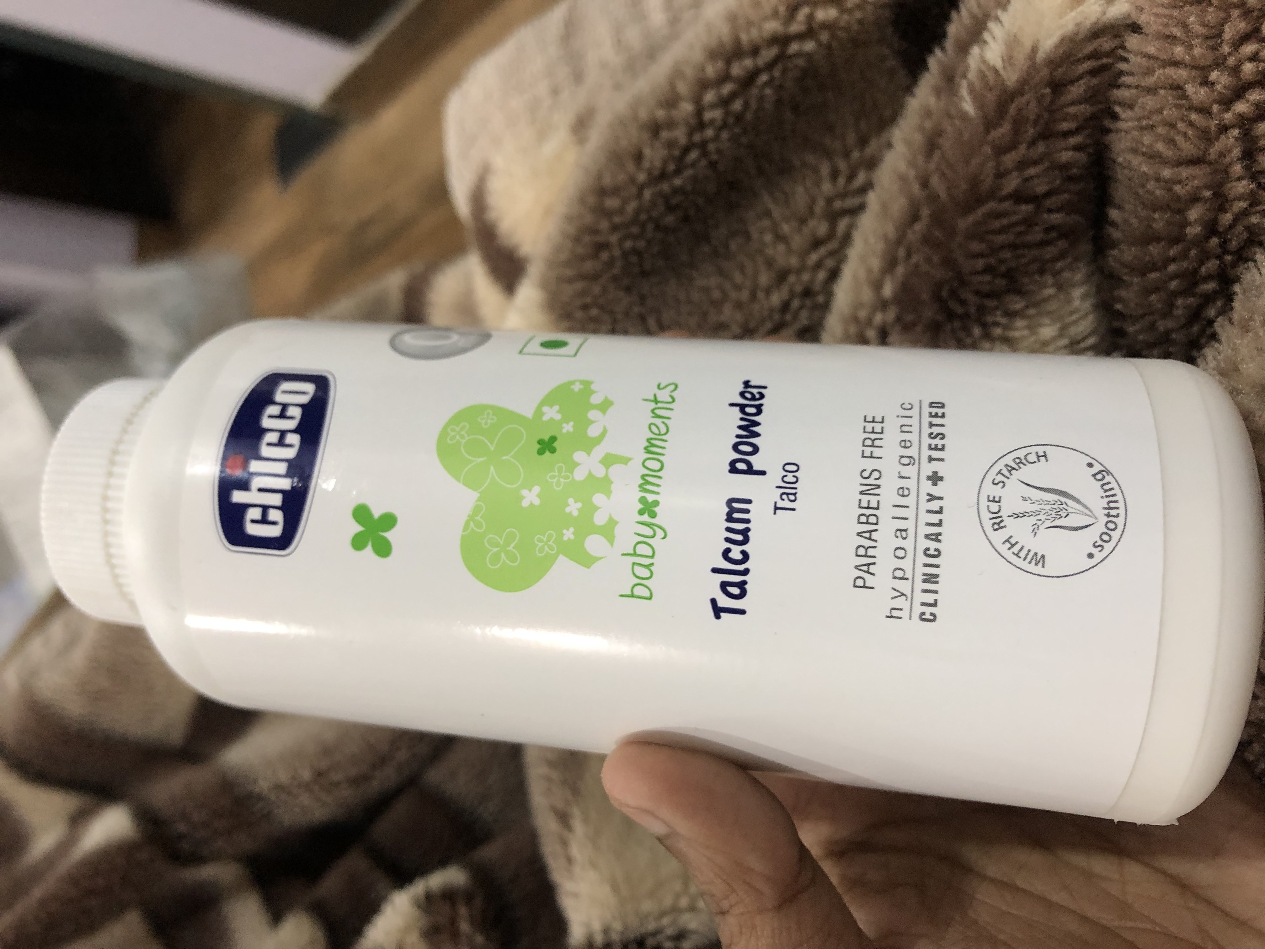 Chicco Baby Moments Talcum Powder Reviews, Ingredients, Benefits: How to  use It?