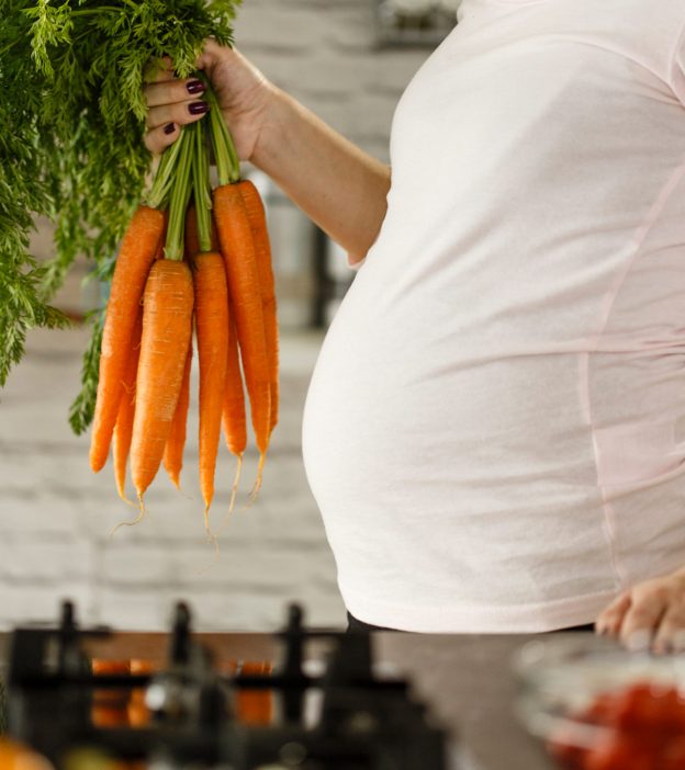 प्रेगनेंसी में गाजर (Carrot) खाने के 6 फायदे व स्वादिष्ट रेसिपी | Pregnancy Mein Gajar Khane Ke Fayde