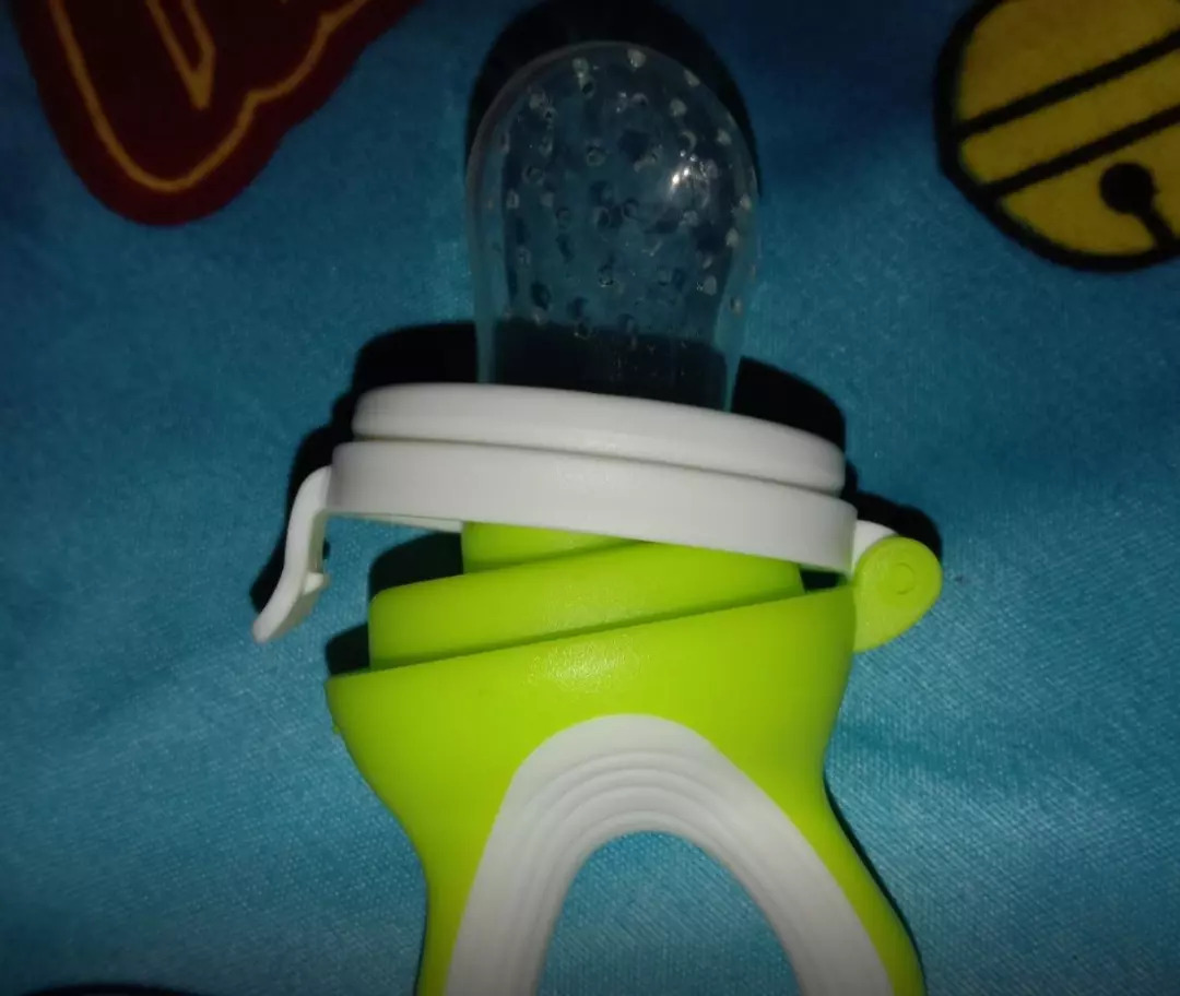 mee mee fruit and food nibbler