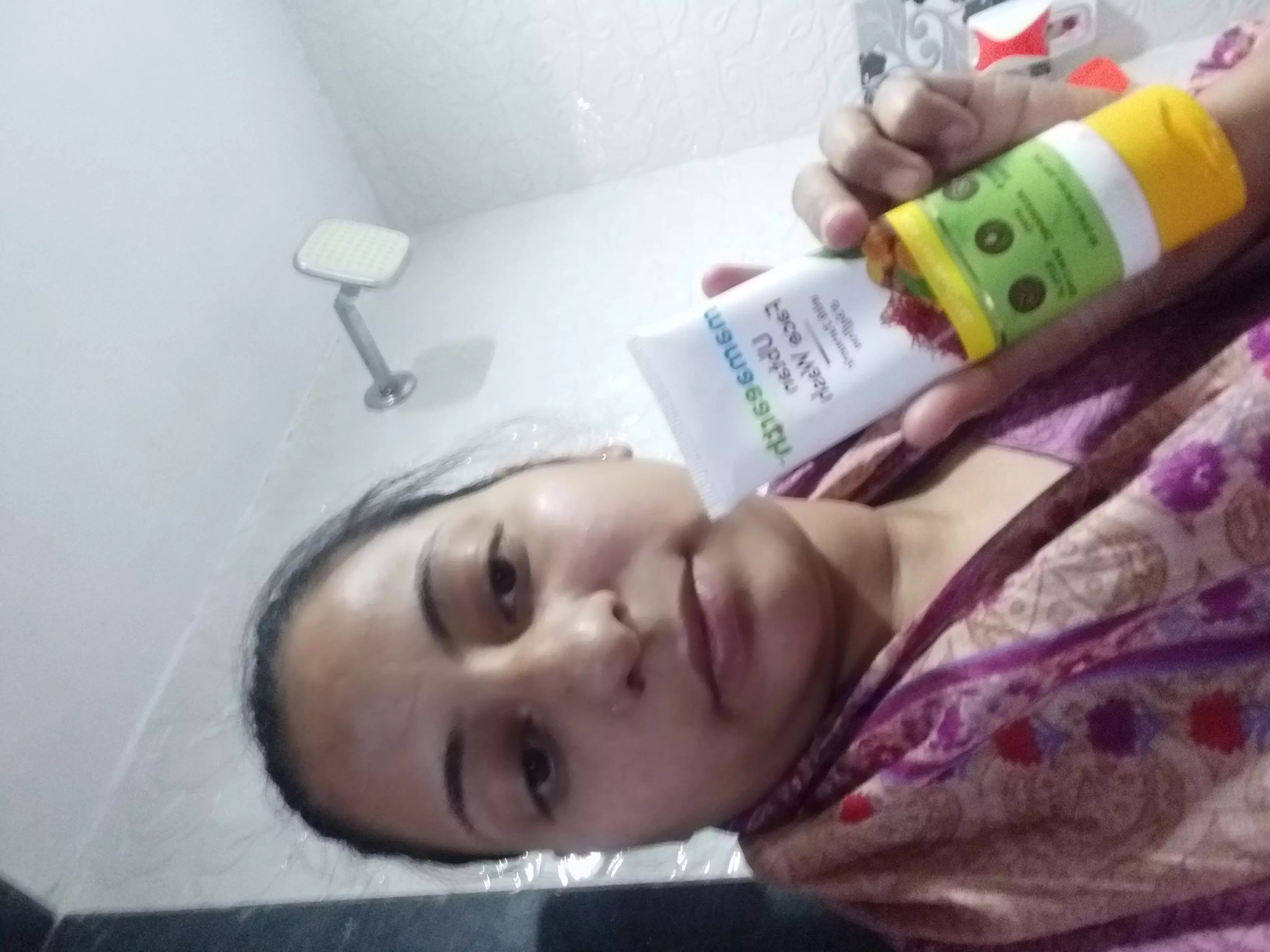 Mamaearth Ubtan Face Wash For Tan Removal Reviews, Ingredients, How To Use, Benefits