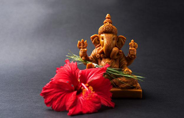 भगवान गणेश को दूर्वा क्यों अर्पित की जाती है? | Ganpati Ko Durva Kyu Pasand Hai Ganpati Ko Durva Kyu Pasand Hai