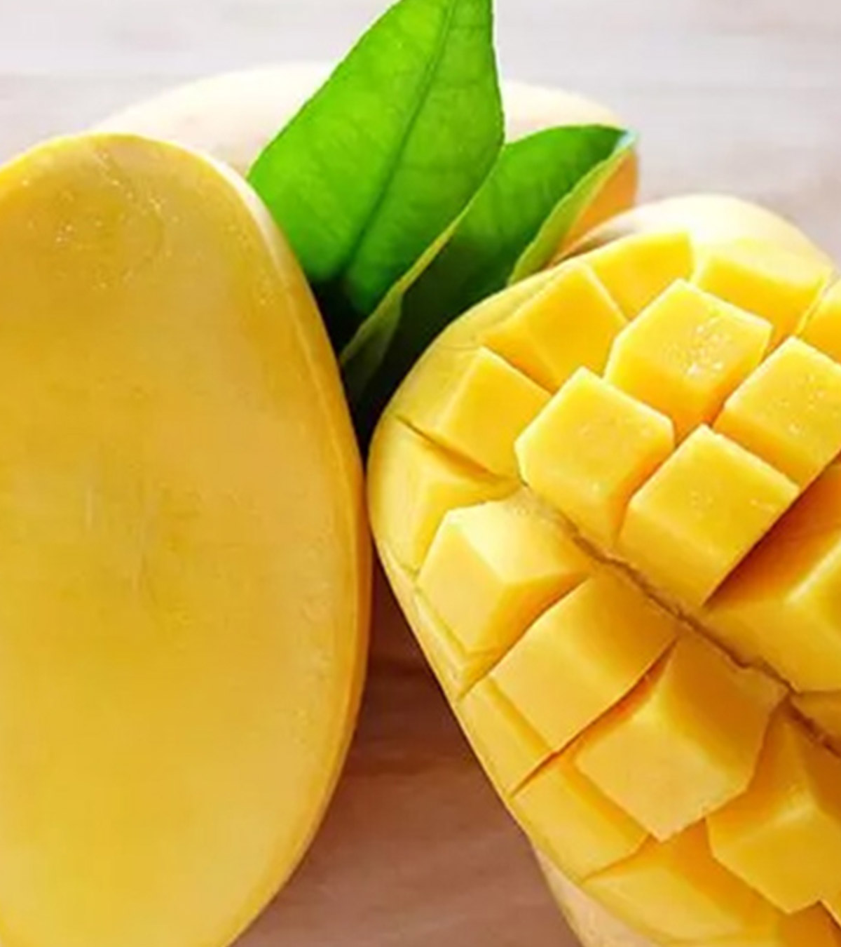 गर्भावस्था में आम (Mango) खाना चाहिए या नहीं? | Pregnancy Mein Aam Khana Chahiye Ya Nahi
