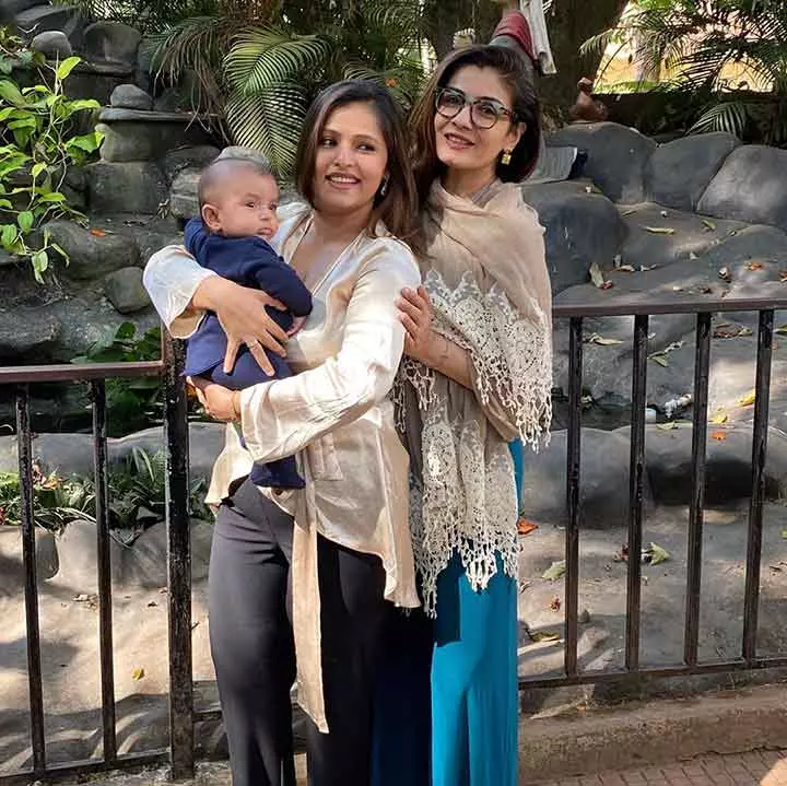 Raveena Tandon – Pooja Tandon And Chhaya Tandon