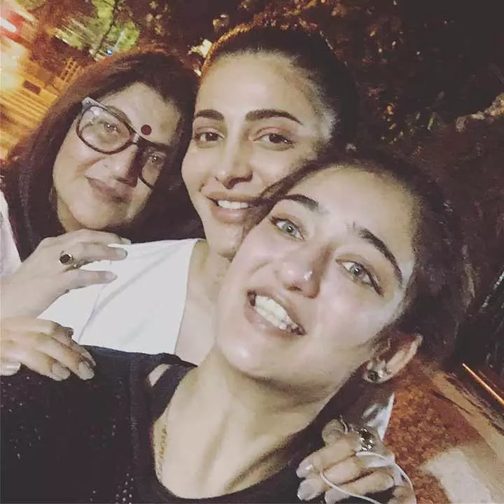 Sarika – Shruti Haasan And Akshara Haasan