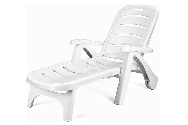 13 Best Outdoor Chaise Lounges To Decorate Your Patio In 2022